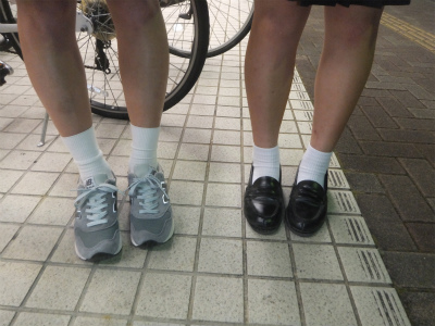 2人組本物服高校生「靴下ならいいですよ」16歳2人組足フェチ写真集