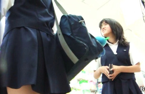 ロリ女の子が友達とお買い物【高画質パンチラ動画】138 ロリ女の子が友達とお買い物【高画質パンチラ動画】138