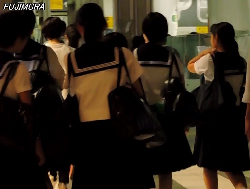学校帰り制服姿の女の子黒髪白ソックス両肩にバッグ【動画】街撮り編 1001と1002セット販売 学校帰り制服姿の女の子黒髪白ソックス両肩にバッグ【動画】街撮り編 1001と1002セット販売