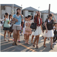 履きなれないハイヒールの美脚生足jk集団 履きなれないハイヒールの美脚生足jk集団
