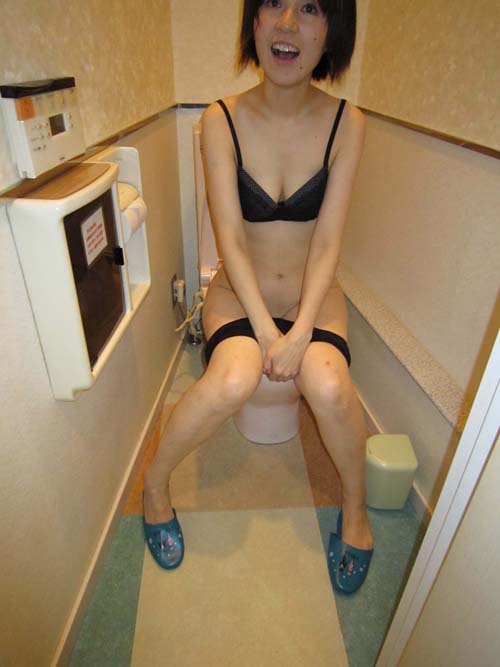 【雌豚調教3】 肛門の内部撮影するから、今のうちにトイレ済ませとけよ!! 【雌豚調教3】 肛門の内部撮影するから、今のうちにトイレ済ませとけよ!!