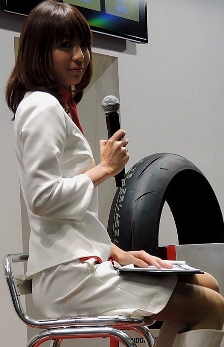 2015モーターサイクルショー全身白でトークショーをするコンパニオン【動画】イベント編 1201~1210セット販売 2015モーターサイクルショー全身白でトークショーをするコンパニオン【動画】イベント編 1201~1210セット販売