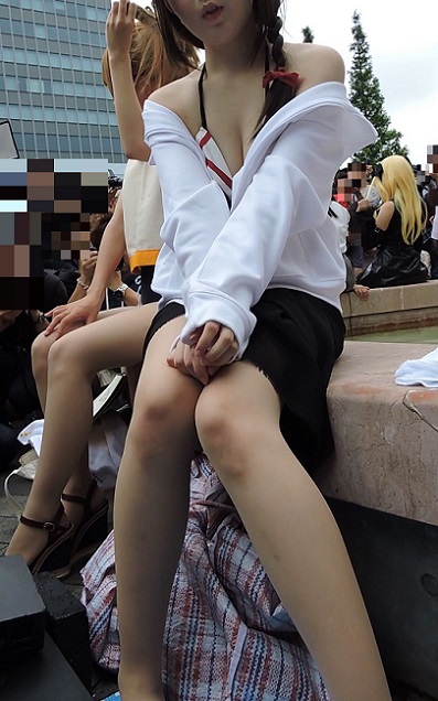 コスプレ2017夏カメラ目線白ジャージ半脱ぎ谷間おっぱい【動画】イベント編 3857 コスプレ2017夏カメラ目線白ジャージ半脱ぎ谷間おっぱい【動画】イベント編 3857