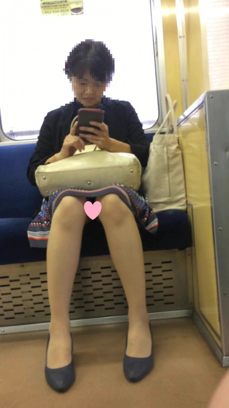 電車で対面の熟女