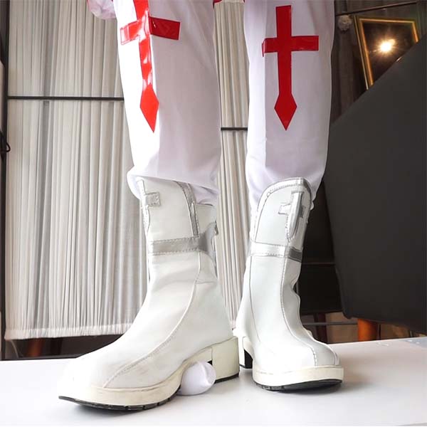 M-02)SA〇某副団長のコスプレブーツで白いゴムの棒を踏み蹴り M-02)SA〇某副団長のコスプレブーツで白いゴムの棒を踏み蹴り