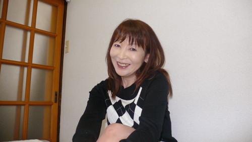 昼は部下の指導にあたっているというキャリアウーマン　斉藤紀子　47歳