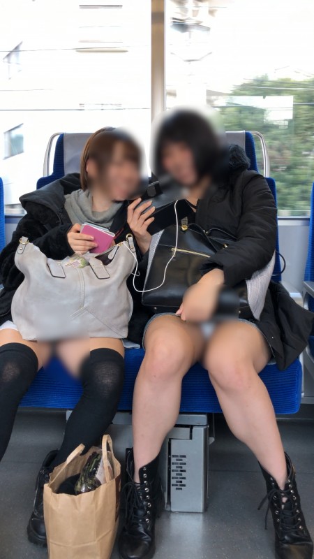 (期間限定顔出し)YouTubeに夢中の可愛いギャル2人のダブルパンチラ☆ (期間限定顔出し)YouTubeに夢中の可愛いギャル2人のダブルパンチラ☆