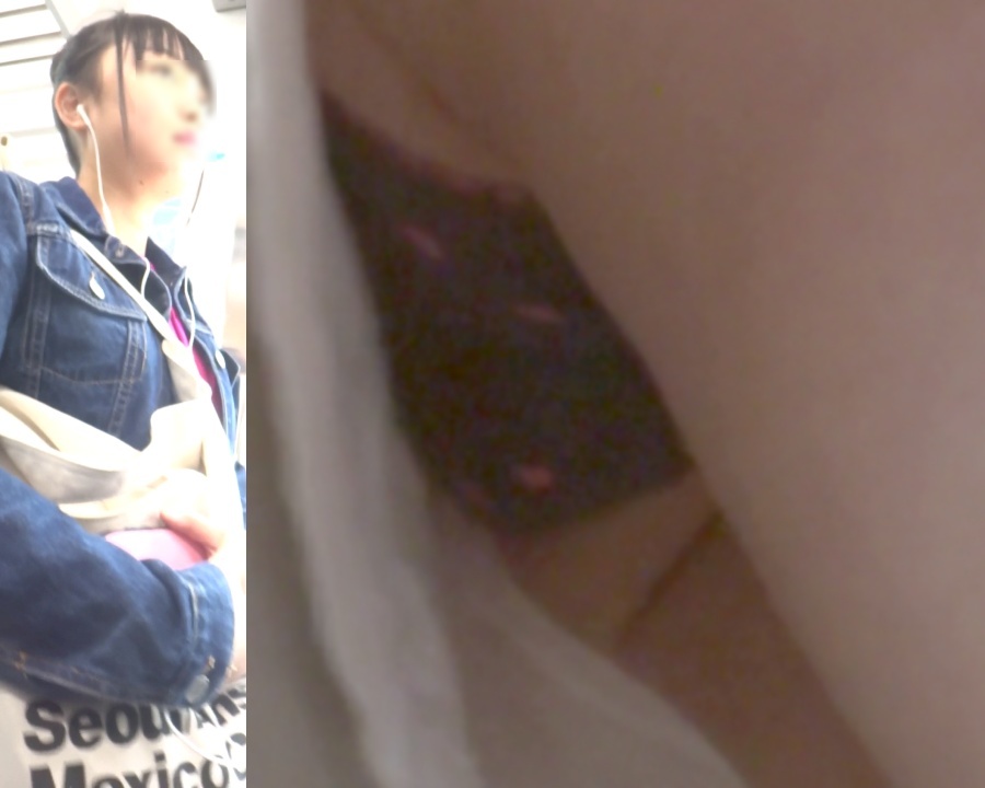 [★顔出し]パンチラ盗撮 カワイイ女子大生 黒地にピンクの水玉パンツを電車内でこっそり撮影