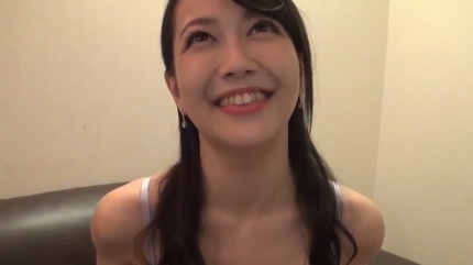 スレンダーな29歳美人コンパニオンが初めての撮影で喘ぎまくって体を痙攣させる スレンダーな29歳美人コンパニオンが初めての撮影で喘ぎまくって体を痙攣させる