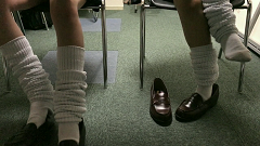 ②　自習室での二人組ルーズソックス靴脱ぎ　対面バージョン