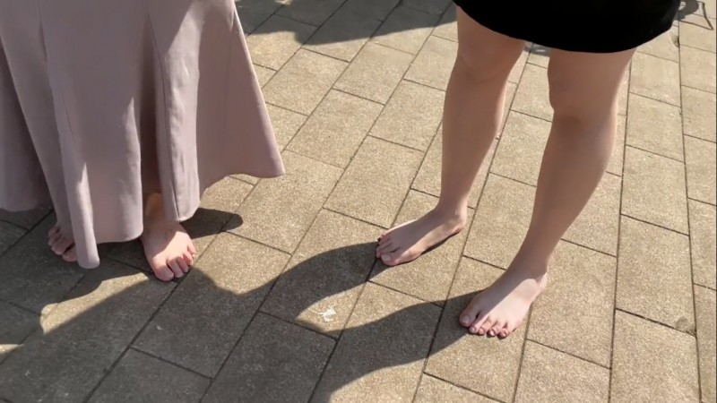 【完全裸足】第22弾！裸足で歩く女性2人組 その2