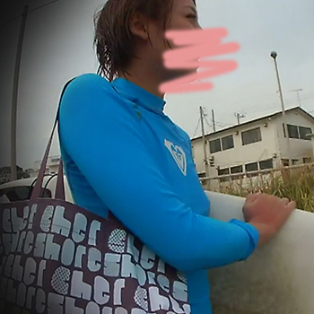 【サーファーの生着替え】車内に仕掛けた盗撮カメラで美乳サーファーの着替えを隠し撮り。川田の動画⑥