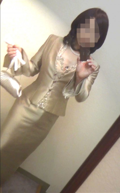 【女装】ロング丈ドレスを着用し、結婚披露宴のあるホテルを歩いてみました